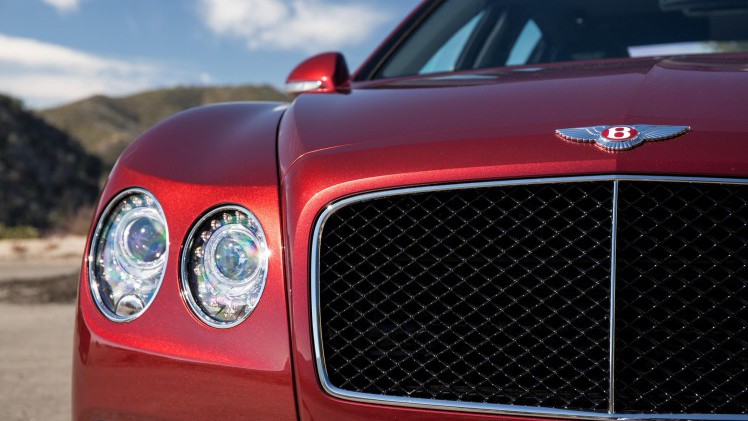 Bentley Flying Spur als V8 S extra sportief. De nieuwe uitvoering presenteert zich op de Autosalon van Geneve.