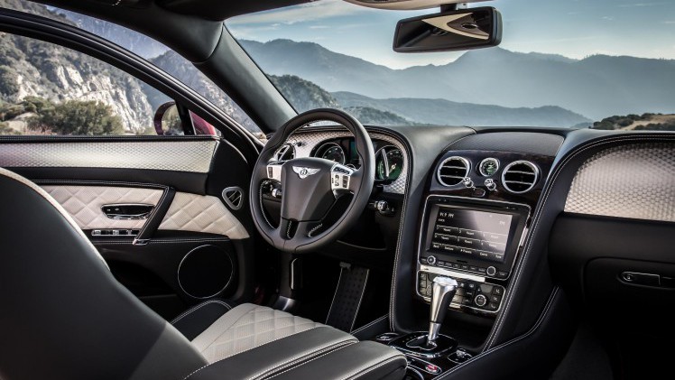 Bentley Flying Spur als V8 S extra sportief. De nieuwe uitvoering presenteert zich op de Autosalon van Geneve.