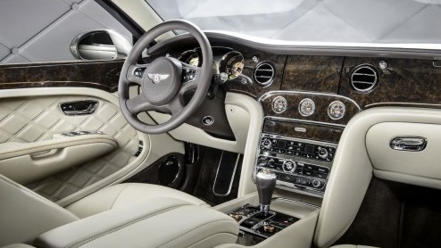 Op de Beijing Motor Show later deze maand presenteert Bentley de Hybrid Concept. De plug-in hybride lijkt een reguliere Mulsanne,maar heeft van binnen heuse plug-in techniek aan boord.