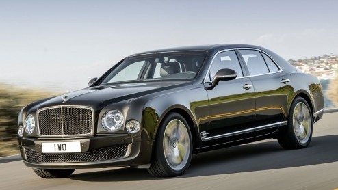 De V8-motor in de reguliere Bentley Mulsanne is al geen bescheiden type, in de Mulsanne Speed doet Bentley er nog een schepje bovenop. Tegelijkertijd zou je op een volle brandstoftank 80 kilometer ver
