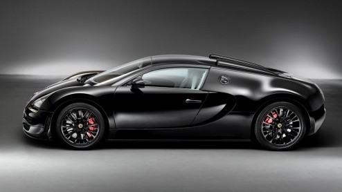 Zie hier het vijfde en voorlaatste exemplaar van de Bugatti Legends-serie. Voor de verandering wordt deze Veyron Grand Sport Vitesse Black Bess niet opgedragen aan een persoon, maar aan een voertuig.