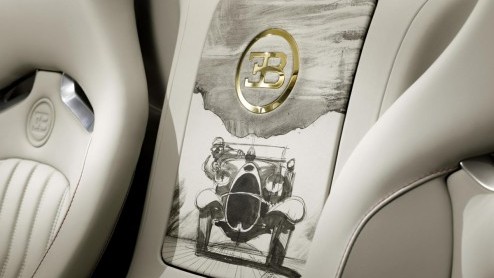 Zie hier het vijfde en voorlaatste exemplaar van de Bugatti Legends-serie. Voor de verandering wordt deze Veyron Grand Sport Vitesse Black Bess niet opgedragen aan een persoon, maar aan een voertuig.