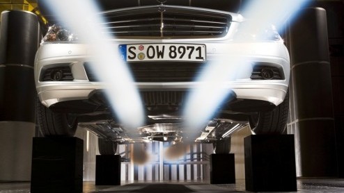 Mercedes-Benz breidt het BlueEfficiency gamma uit met de C350 CGI en C 250 CDI BlueEfficieny. Beiden blinken zowel uit in hun potente motorisering, maar ook in hun matige brandstofconsumptie. Het bijb