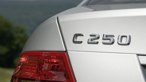 Topkracht en zuinigheid gaat prima samen. Mercedes-Benz introduceert eind dit jaar een nieuwe 204 pk sterke diesel in de C-Klasse, en die wordt direct beplakt met het BlueEfficienylabel. Het brandstof