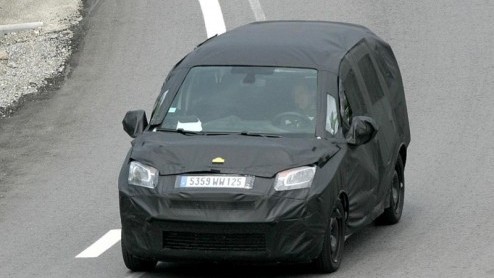 Hoewel compacte MPVs bij ons nog niet cht potten kunnen breken, heeft Citroen zijn zinnen gezet op een ruimtelijke versie van de C3, de C3 Minispace. De C3 StreetLounge concept uit 2006 bleek een vo