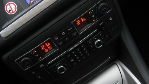 In navolging van de nieuwe Citron C5 is daar ook de Tourer. Net als de Berline oogt de stationwagon wat Duitser en klimt hij zichtbaar op de degelijkheidsladder. Bij onze log maakte het traditione
