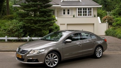 Wie is gevallen voor een Passat CC n een automatische transmissie wenste, kon tot nu toe niet kiezen voor de 1.8 TSI benzinemotor. Daar is nu verandering in gekomen. Hij is per direct bestellen met d