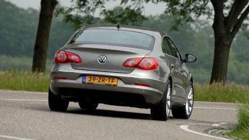 Wie is gevallen voor een Passat CC n een automatische transmissie wenste, kon tot nu toe niet kiezen voor de 1.8 TSI benzinemotor. Daar is nu verandering in gekomen. Hij is per direct bestellen met d