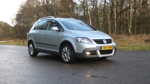 Volkswagen bluft een beetje met haar Cross-modellijn. Met de stoere looks, verhoogde vering en grote wielen lijkt het alsof ze de wereld nog beter aan kunnen. In de praktijk blijft het bij de looks en