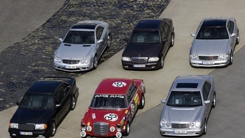 De huisverfraaier van Mercedes is jarig. Al 40 jaar lang maakt AMG de modellen van Mercedes sneller en (volgens veel mensen) mooier. En dat is natuurlijk reden voor een speciaal model.