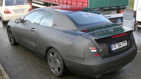 Dit is de nieuwe Mercedes CLK! De nieuwe generatie  die wordt omgedoopt tot E-Klasse Coupe  werd tijdens testwerkzaamheden opgemerkt door onze fotograaf. Een belangrijke koerswijziging voor het mode