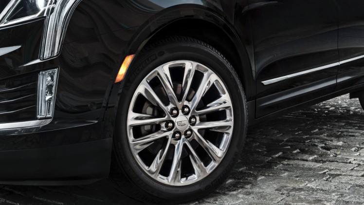 De Cadillac XT5 neemt het voortouw van een nieuwe SUV-generatie bij Cadillac. De XT5 volgt de SRX SUV op en komt in 2016 naar Europa.