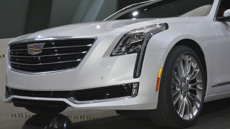 Na weken van teasers is het dan eindelijk zover. Op de vooravond van de New York International Auto Show heeft Cadillac het doek getrokken van de CT6, het nieuwe topmodel van het merk.