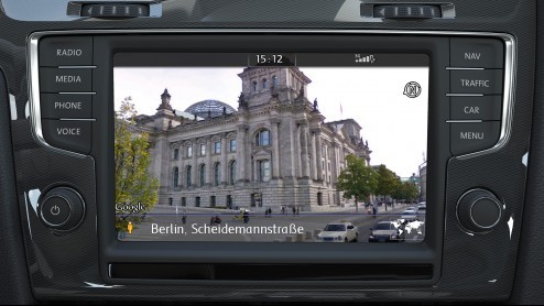 De Volkswagen Car-Net online diensten, bekend van de Golf GTI en GTD, zijn nu beschikbaar voor de complete Golf-range. Dat betekent real-time verkeersinformatie, Google Street View en Google Earth.