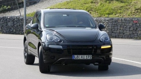 Misschien wordt de Porsche Cayenne wel gezien als de meest sportieve SUV op aarde. Met de facelift die het merk deze mastodont vorig jaar meegaf blijft hij onverminderd populair. Ondertussen wordt er