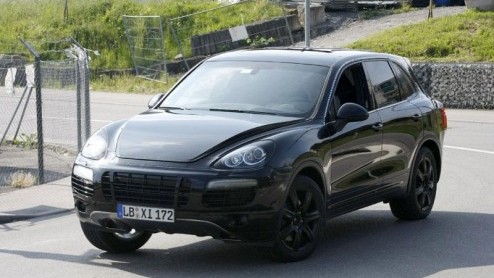 Misschien wordt de Porsche Cayenne wel gezien als de meest sportieve SUV op aarde. Met de facelift die het merk deze mastodont vorig jaar meegaf blijft hij onverminderd populair. Ondertussen wordt er