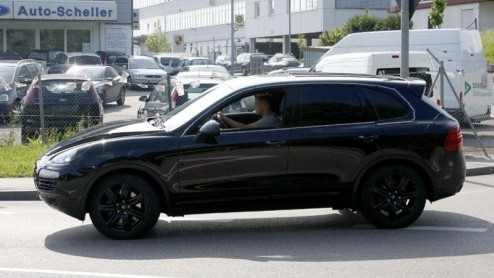 Misschien wordt de Porsche Cayenne wel gezien als de meest sportieve SUV op aarde. Met de facelift die het merk deze mastodont vorig jaar meegaf blijft hij onverminderd populair. Ondertussen wordt er