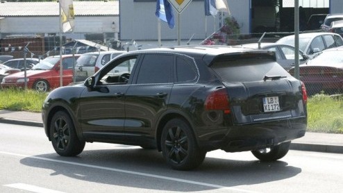 Misschien wordt de Porsche Cayenne wel gezien als de meest sportieve SUV op aarde. Met de facelift die het merk deze mastodont vorig jaar meegaf blijft hij onverminderd populair. Ondertussen wordt er