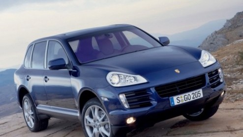 Porsche moet er aan geloven. De vraag naar krachtige en zuinige diesels heeft het merk doen besluiten ook een zelfontbrander in de Cayenne te lepelen. Niet de 4.2 TDI V8 uit Audis Q7, maar een schapp