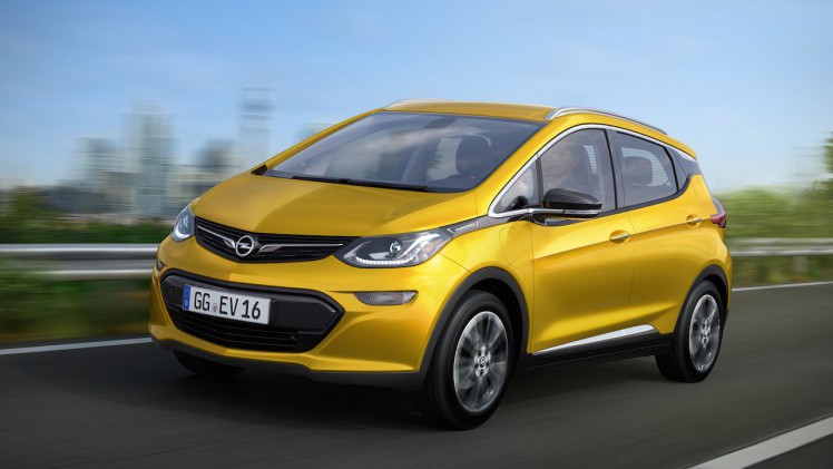 Met de Opel Ampera-e heeft Opel vanaf 2017 een volledig elektrische auto met vijf zitplaatsen in het gamma. De Ampera-e is gebaseerd op de Chevrolet Bolt en heeft ruim 300 kilometer actieradius.