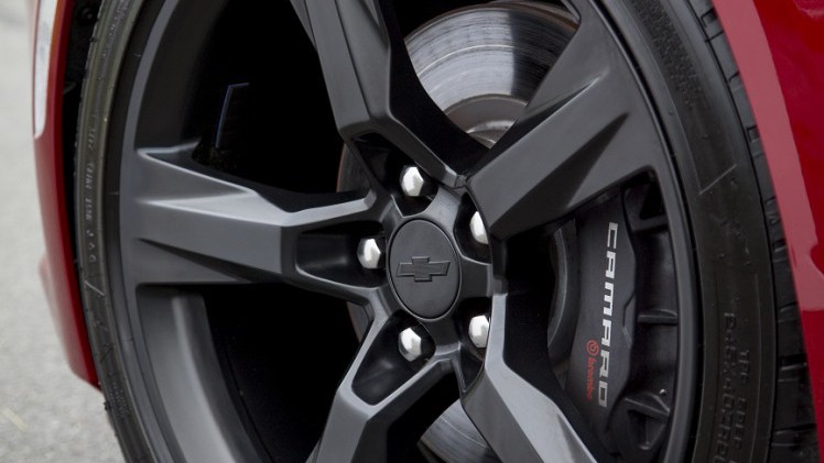 Chevrolet biedt ook een viercilinderversie van de Camaro, waarmee de auto in Nederland relatief betaalbaar wordt. Hoe bevalt die? Een rijtest!