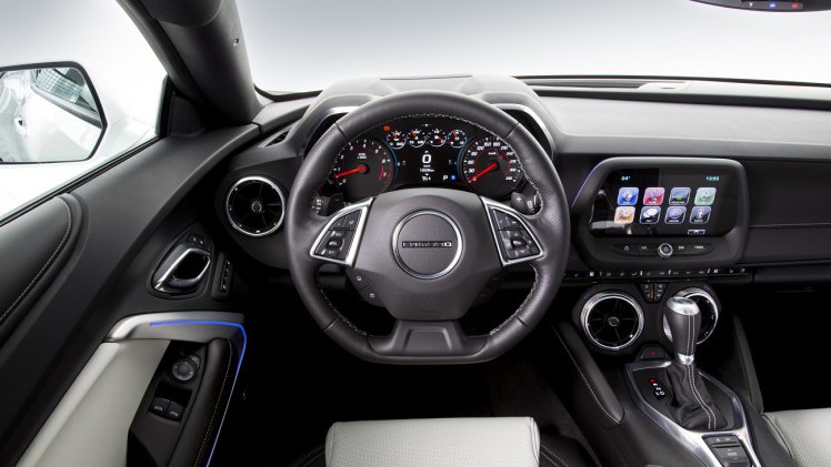 Chevrolet biedt ook een viercilinderversie van de Camaro, waarmee de auto in Nederland relatief betaalbaar wordt. Hoe bevalt die? Een rijtest!
