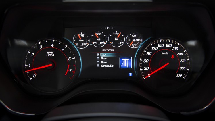 Chevrolet biedt ook een viercilinderversie van de Camaro, waarmee de auto in Nederland relatief betaalbaar wordt. Hoe bevalt die? Een rijtest!