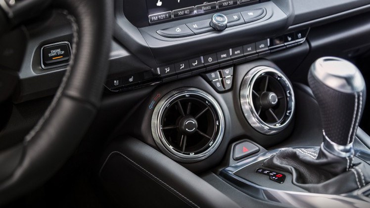 Chevrolet biedt ook een viercilinderversie van de Camaro, waarmee de auto in Nederland relatief betaalbaar wordt. Hoe bevalt die? Een rijtest!