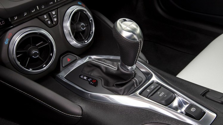 Chevrolet biedt ook een viercilinderversie van de Camaro, waarmee de auto in Nederland relatief betaalbaar wordt. Hoe bevalt die? Een rijtest!