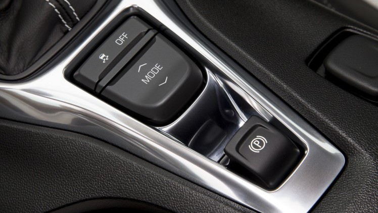Chevrolet biedt ook een viercilinderversie van de Camaro, waarmee de auto in Nederland relatief betaalbaar wordt. Hoe bevalt die? Een rijtest!