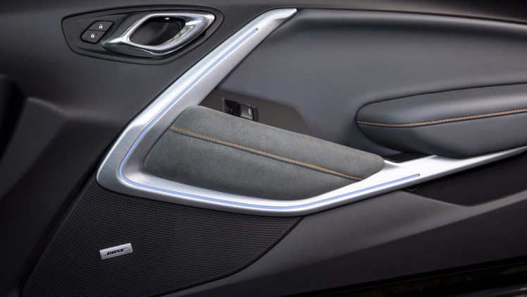 Chevrolet biedt ook een viercilinderversie van de Camaro, waarmee de auto in Nederland relatief betaalbaar wordt. Hoe bevalt die? Een rijtest!