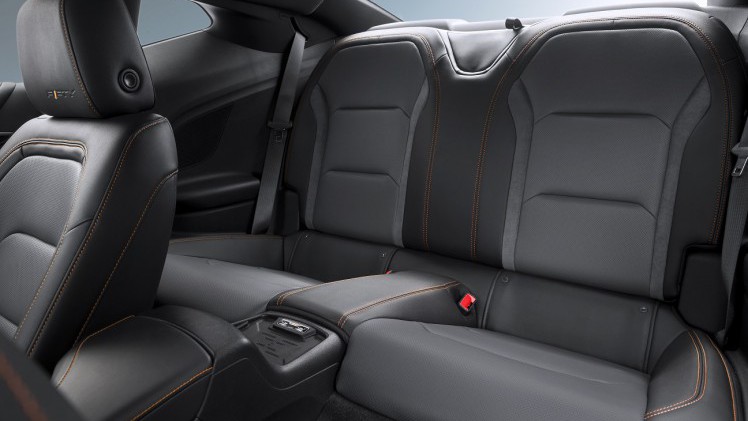 Chevrolet biedt ook een viercilinderversie van de Camaro, waarmee de auto in Nederland relatief betaalbaar wordt. Hoe bevalt die? Een rijtest!