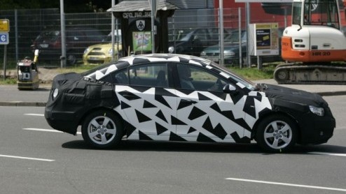 De huidige Chevrolet Nubira stamt uit de tijd dat Chevrolet nog Daewoo was. In 2004 is er, met de overname van het merk, een Chevrolet logo op geplakt. Verder veranderde er niet zoveel aan de auto. Nu