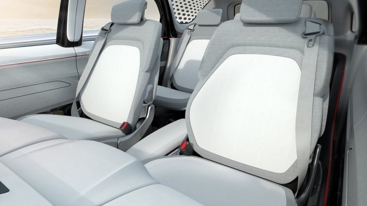 Chrysler heeft het doek getrokken van de Portal Concept, een volledig elektrische en op millenials gerichte MPV met autonome rijtechnologie.