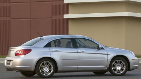 Het Amerikaanse merk Chrysler heeft de smaak goed te pakken. De 300C blijkt een succes te zijn in zowel Europa als op de thuismarkt en daar moet een vervolg aan gegeven worden. Zie hier, de Sebring.
