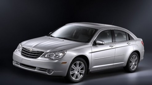 Het Amerikaanse merk Chrysler heeft de smaak goed te pakken. De 300C blijkt een succes te zijn in zowel Europa als op de thuismarkt en daar moet een vervolg aan gegeven worden. Zie hier, de Sebring.