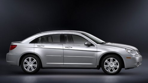 Het Amerikaanse merk Chrysler heeft de smaak goed te pakken. De 300C blijkt een succes te zijn in zowel Europa als op de thuismarkt en daar moet een vervolg aan gegeven worden. Zie hier, de Sebring.