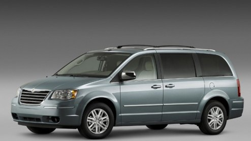 Er zijn weer fotos uitgelekt en natuurlijk is het niet de bedoeling dat deze geplaatst worden. Hier is de nieuwe MPV van Chrysler, de Voyager.