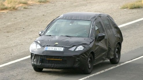 Nu de nieuwe Citroen C3 Picasso al uit de doeken is, schiet het voor de good-old C3 hatchback ook op. Zijn opvolger staat al te trappelen halverwege 2009, getuige deze beelden.