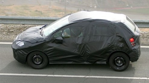 Nu de nieuwe Citroen C3 Picasso al uit de doeken is, schiet het voor de good-old C3 hatchback ook op. Zijn opvolger staat al te trappelen halverwege 2009, getuige deze beelden.