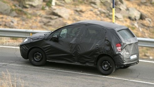Nu de nieuwe Citroen C3 Picasso al uit de doeken is, schiet het voor de good-old C3 hatchback ook op. Zijn opvolger staat al te trappelen halverwege 2009, getuige deze beelden.