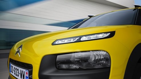 Rijtest Citron C4 Cactus 1.2 PureTech 110 en e-HDi 90. De nieuwe crossover van Citron laat zien hoe vernieuwing leidt tot een eigenzinnige details, een lager gewicht en een gunstige prijs.