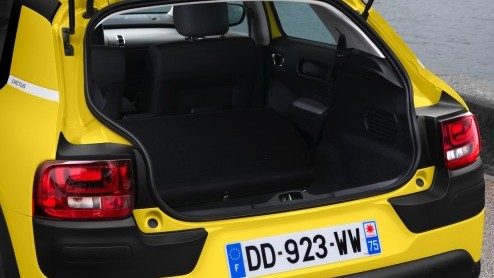 Rijtest Citron C4 Cactus 1.2 PureTech 110 en e-HDi 90. De nieuwe crossover van Citron laat zien hoe vernieuwing leidt tot een eigenzinnige details, een lager gewicht en een gunstige prijs.