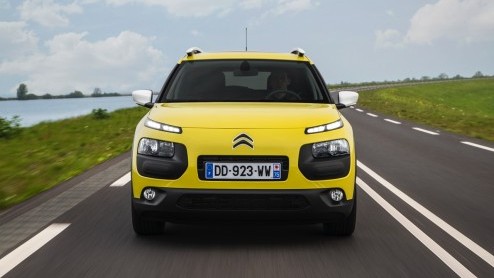 Rijtest Citron C4 Cactus 1.2 PureTech 110 en e-HDi 90. De nieuwe crossover van Citron laat zien hoe vernieuwing leidt tot een eigenzinnige details, een lager gewicht en een gunstige prijs.