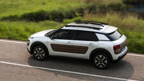 Rijtest Citron C4 Cactus 1.2 PureTech 110 en e-HDi 90. De nieuwe crossover van Citron laat zien hoe vernieuwing leidt tot een eigenzinnige details, een lager gewicht en een gunstige prijs.