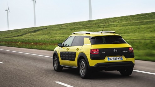 Rijtest Citron C4 Cactus 1.2 PureTech 110 en e-HDi 90. De nieuwe crossover van Citron laat zien hoe vernieuwing leidt tot een eigenzinnige details, een lager gewicht en een gunstige prijs.