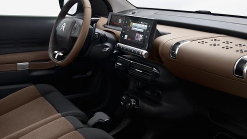 Rijtest Citron C4 Cactus 1.2 PureTech 110 en e-HDi 90. De nieuwe crossover van Citron laat zien hoe vernieuwing leidt tot een eigenzinnige details, een lager gewicht en een gunstige prijs.