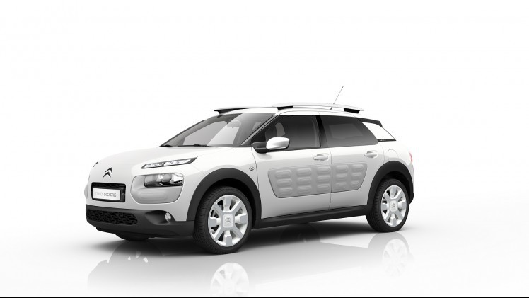 De Citron C4 Cactus is nu ook leverbaar met zestrapsautomaat. Tegelijkertijd presenteren de Fransen een speciale editie van de auto: de OneTone.
