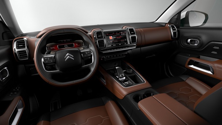 Op de Shanghai Motor Show heeft Citron de C5 Aircross onthuld. Hoe de auto eruit zag wisten we al, maar nu is ook de rest bekend. We zien hier zomaar de krachtigste Citron in serieproductie ooit!