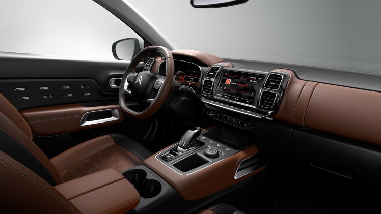 Op de Shanghai Motor Show heeft Citron de C5 Aircross onthuld. Hoe de auto eruit zag wisten we al, maar nu is ook de rest bekend. We zien hier zomaar de krachtigste Citron in serieproductie ooit!
